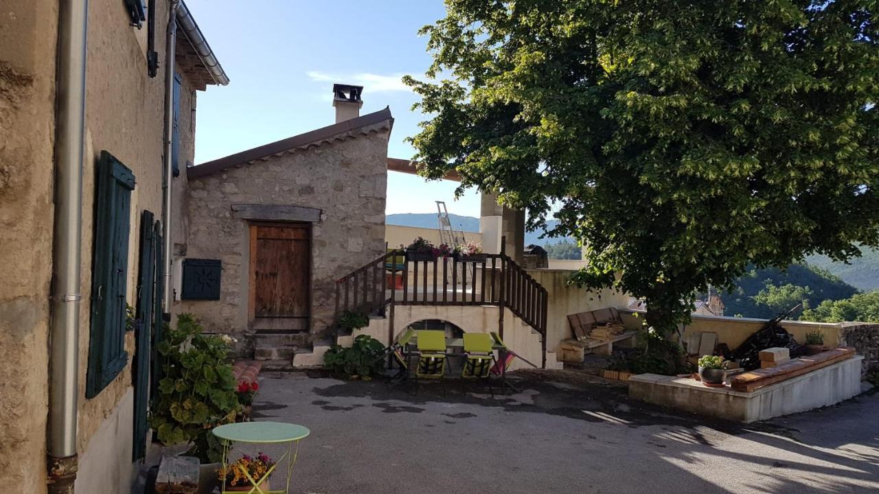 La Maison Des Soleils Apartment Soleilhas Bagian luar foto